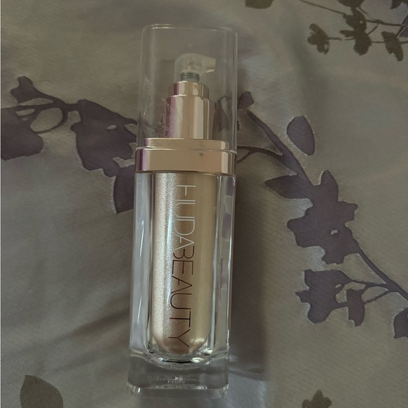 HUDA BEAUTY Radiant Gold Primer - Picture 1 of 1
